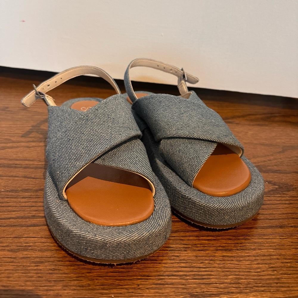 NEW never worn, Seychelles Just For Fun blue denim Sandals (7)